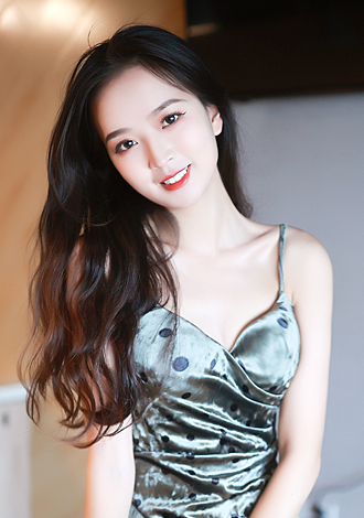 Gorgeous profiles pictures: caring China member Haiyu from Xiamen